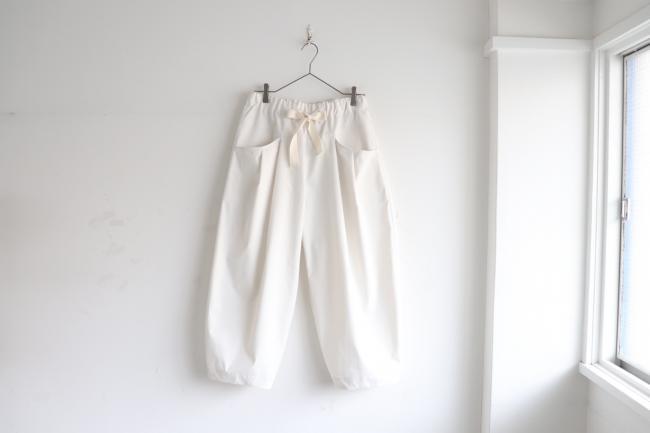 クロップドエッグパンツ　(ホワイトグレー)