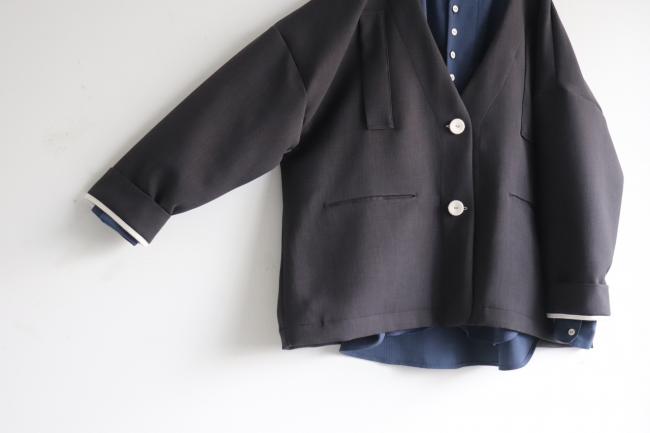 2つ釦ワイドボックスジャケット　(アッシュブラック)　ミディアム丈
