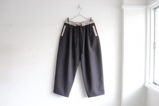 バイカラータックワイドパンツ フルレングス 　(アッシュブラック)