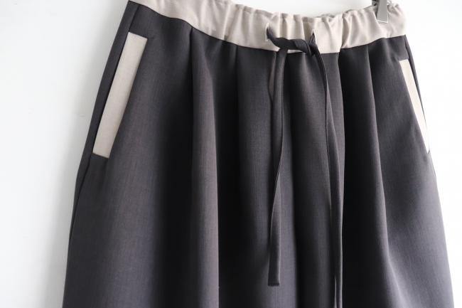 バイカラータックワイドパンツ フルレングス 　(アッシュブラック)