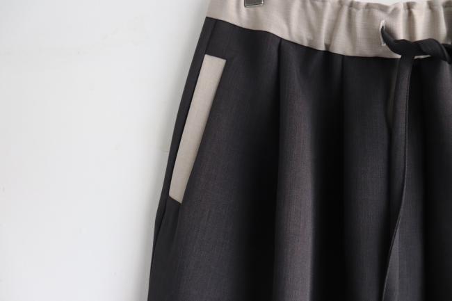 バイカラータックワイドパンツ フルレングス 　(アッシュブラック)