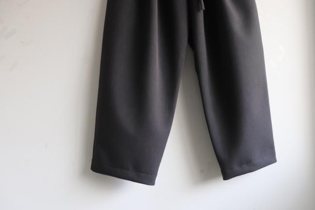 バイカラータックワイドパンツ フルレングス 　(アッシュブラック)