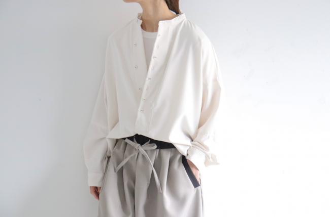 ピンストライプ　ラウンドヘムオーバーシャツ　(オフホワイト)