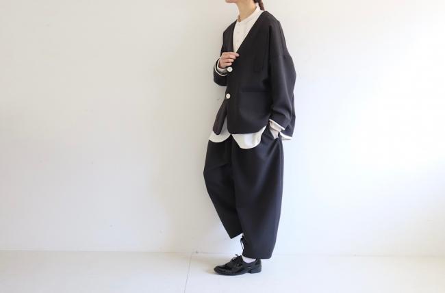 バイカラータックワイドパンツ クロップド丈　(アッシュブラック)