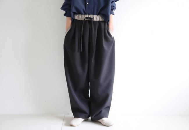 バイカラータックワイドパンツ フルレングス 　(アッシュブラック)