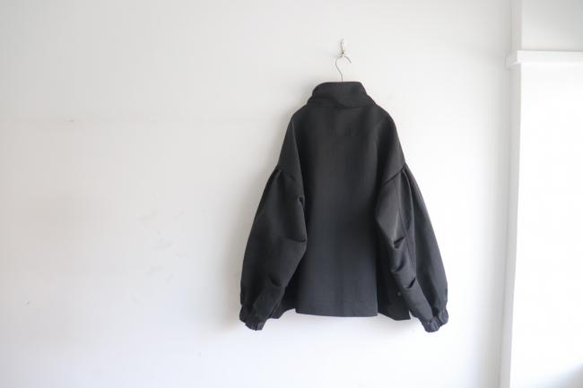 ボリュームスリーブアノラックオーバーブルゾン　(ブラック)