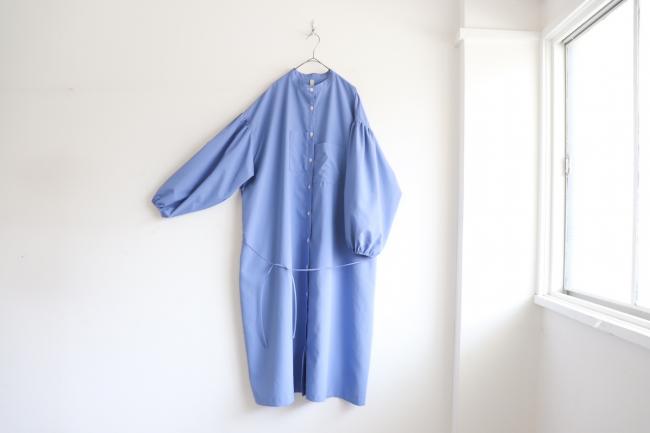 ギャザースリーブワンピースコート　(ブルー)