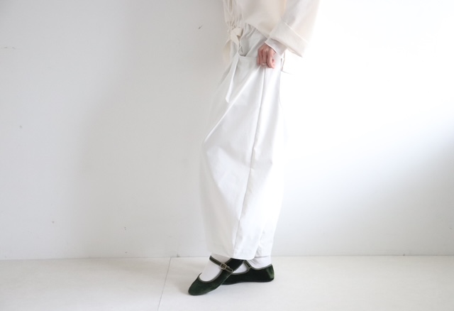 クロップドエッグパンツ　(ホワイトグレー)