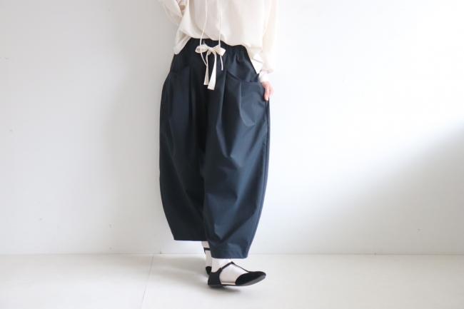 クロップドエッグパンツ　(ダークネイビー)