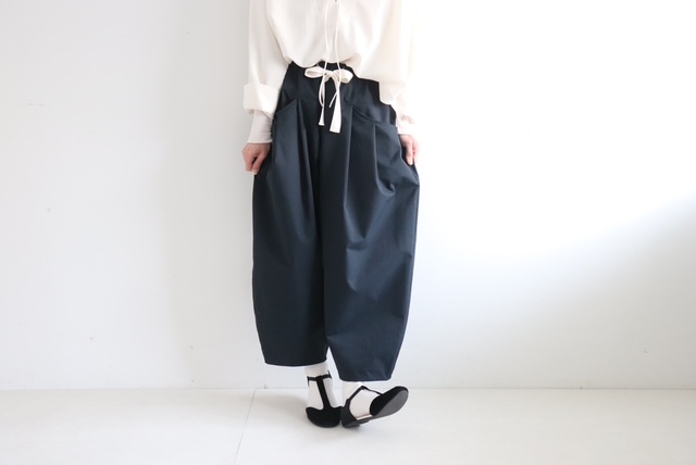 クロップドエッグパンツ　(ダークネイビー)