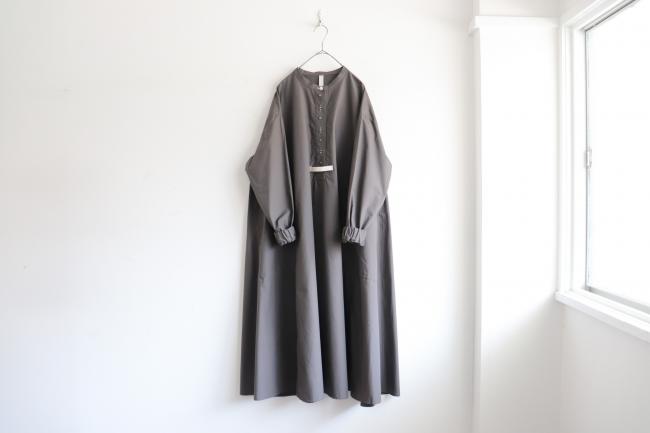Sirone くるみ釦マキシワンピース チャコール Sサイズ 着丈113