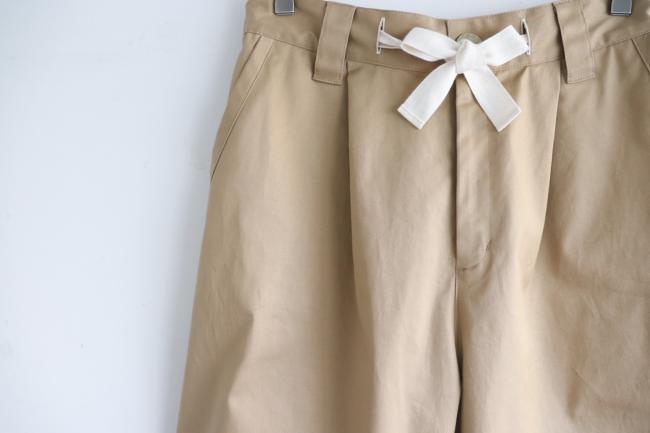 ルーズチノワイドタックパンツ　(ベージュ)