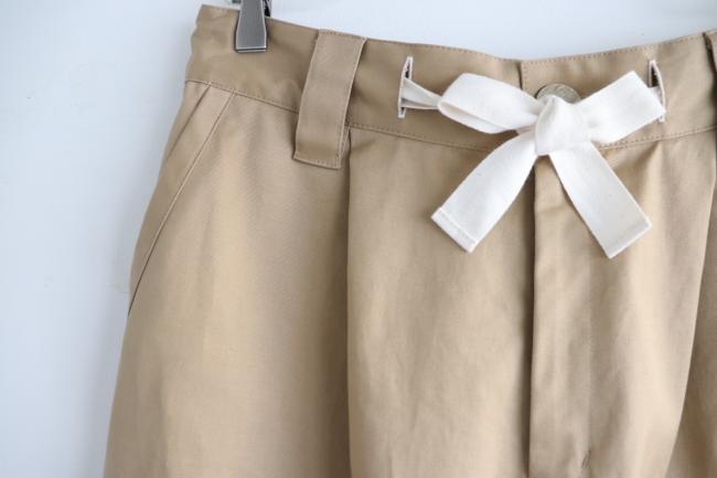 ルーズチノワイドタックパンツ　(ベージュ)