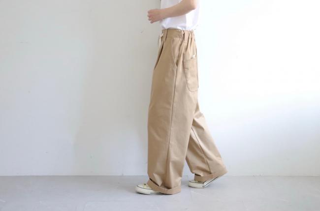 ルーズチノワイドタックパンツ　(ベージュ)