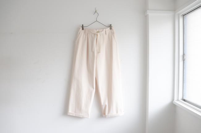 ルーズワイドタックパンツ　(アイボリーベージュ)