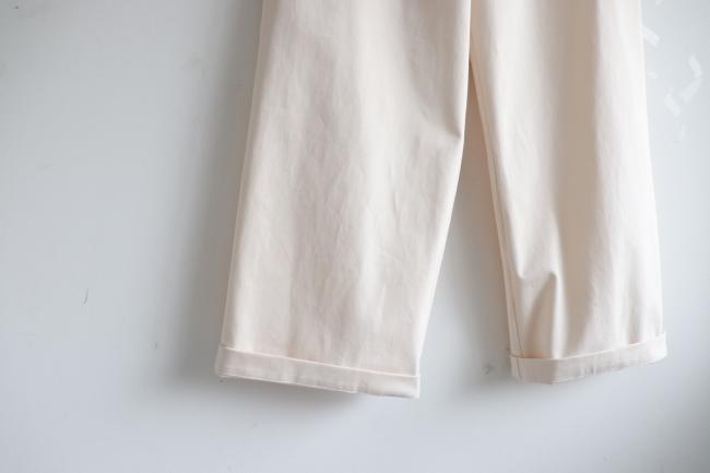 ルーズワイドタックパンツ　(アイボリーベージュ)