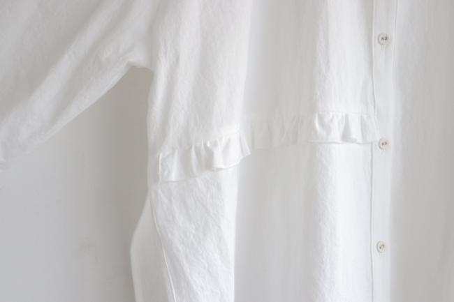 サイドフリルスリットシャツ　(ホワイト)