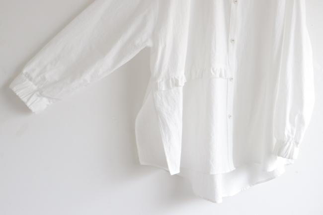 サイドフリルスリットシャツ　(ホワイト)