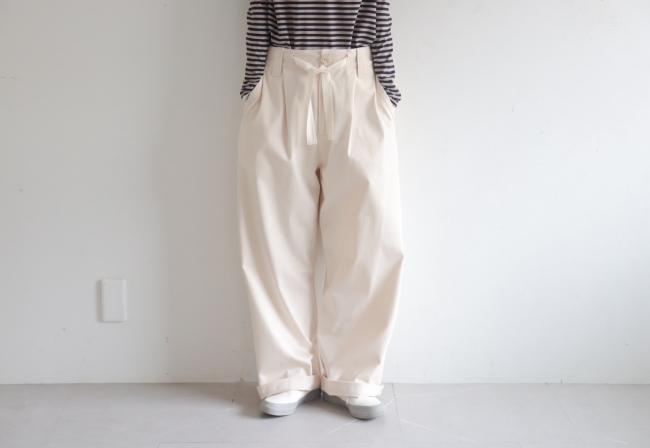 ルーズワイドタックパンツ　(アイボリーベージュ)