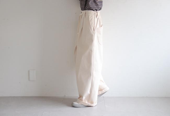 ルーズワイドタックパンツ　(アイボリーベージュ)