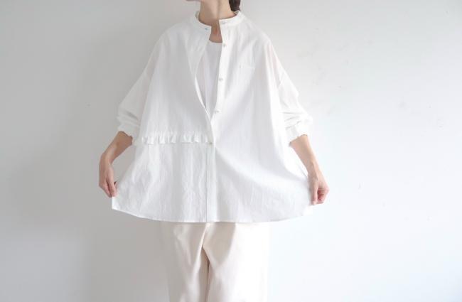 サイドフリルスリットシャツ　(ホワイト)
