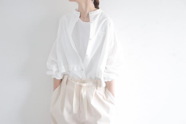 サイドフリルスリットシャツ　(ホワイト)