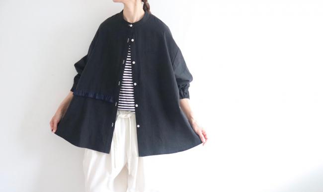 サイドフリルスリットシャツ　(ブラック)