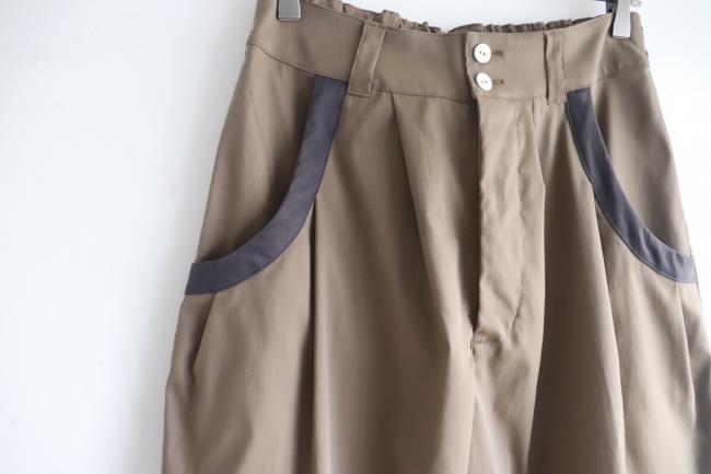 ラウンドポケットタックパンツ　(カーキブラウン)