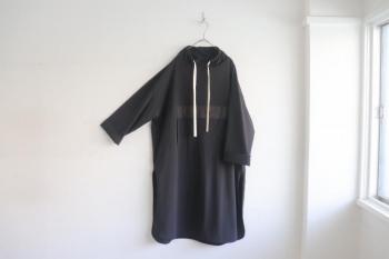 ハーフネックアノラックワンピース (ブラック)