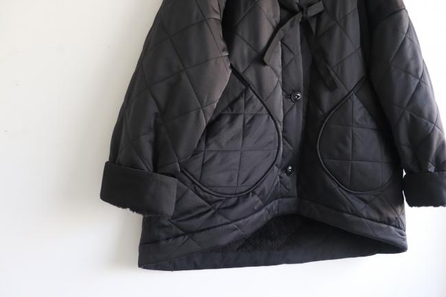 インナーボアキルティングハーフコート　(ブラック) ダイヤ柄