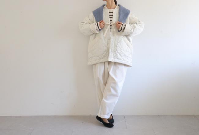 インナーボアキルティングハーフコート　(グレイッシュアイボリー)　ヘチマ柄