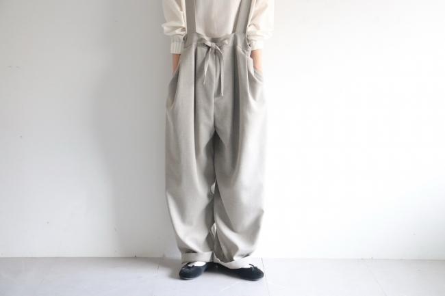 サスペンダータックパンツ (スモーキーグレージュ)