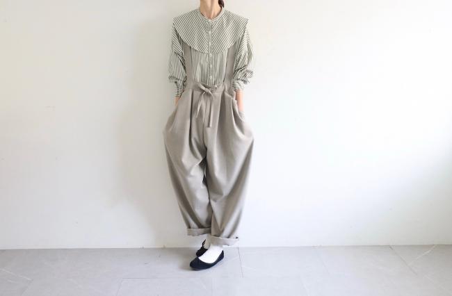 サスペンダータックパンツ (スモーキーグレージュ)