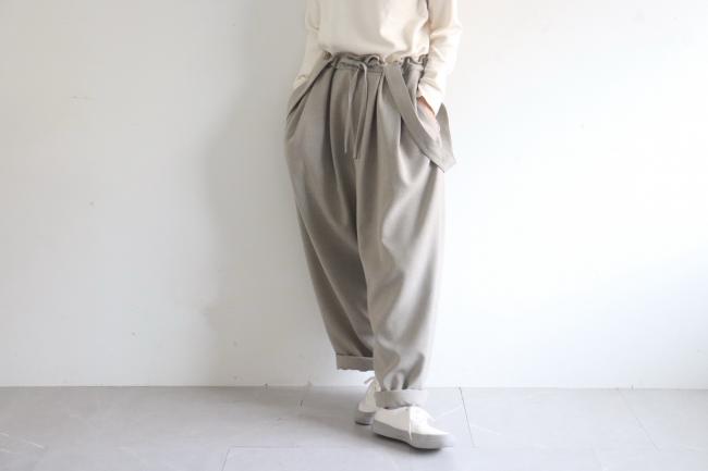 サスペンダータックパンツ (スモーキーグレージュ)