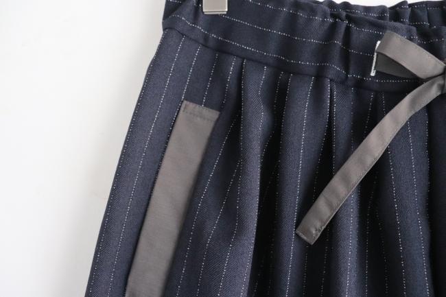 ウールライクメニータックパンツ 　クロップド丈　 (ダークネイビーストライプ)