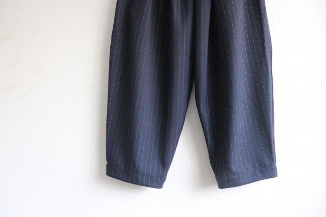 ウールライクメニータックパンツ 　クロップド丈　 (ダークネイビーストライプ)