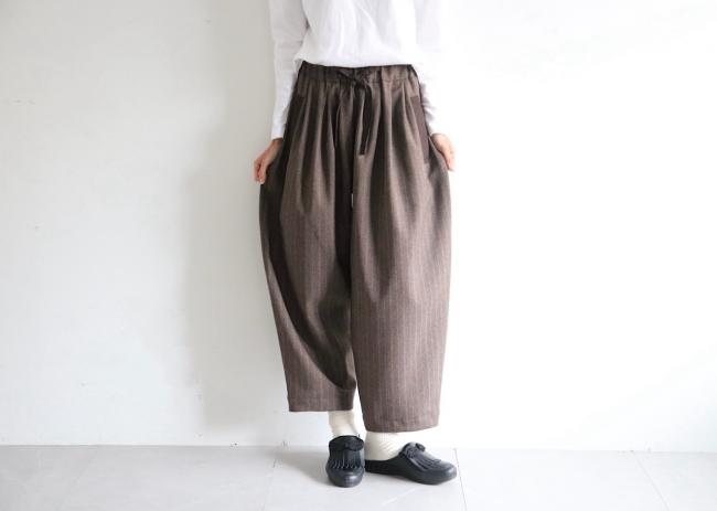 ウールライクメニータックパンツ　 クロップド丈　 (ブラウンストライプ)