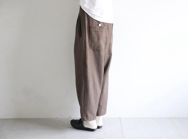 ウールライクメニータックパンツ　 クロップド丈　 (ブラウンストライプ)