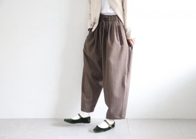 ウールライクメニータックパンツ　 クロップド丈　 (ブラウンストライプ)