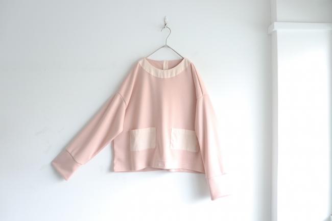 ポケ付きワイドショートニット　(ウオームピンク×アッシュピンク)